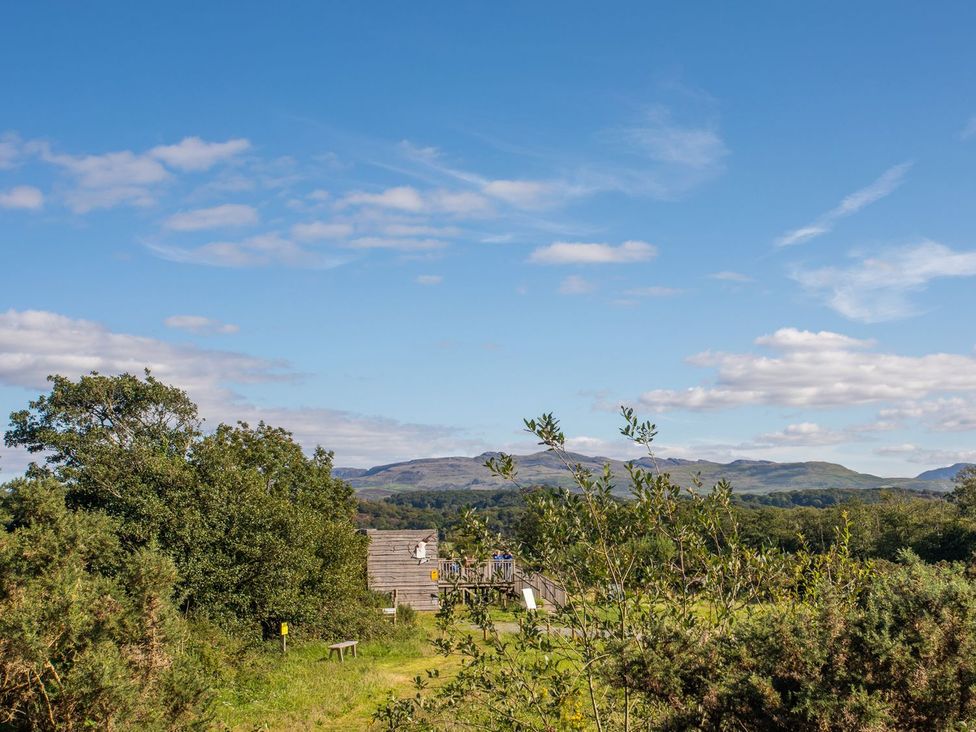 A view of a building and landscape with mountains at 2 Bryn Eglwys in Prenteg near Porthmadog