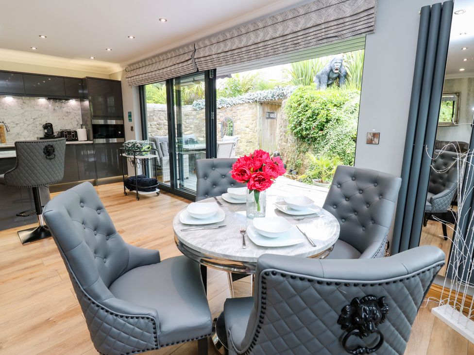 A dining room with a round table and chairs at Caesars Lodge Houghton Bank near Heighington