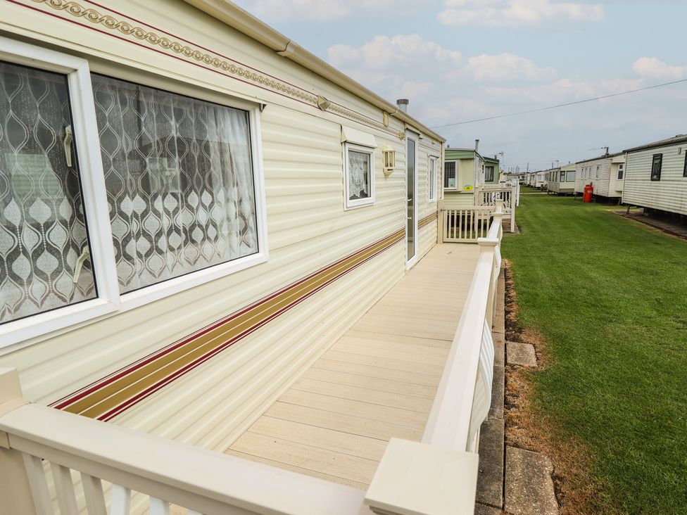 An outdoor deck area of a caravan at Caravan 25 Ingoldmells