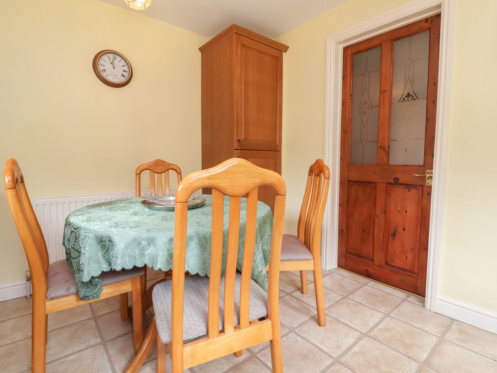 A dining room with a table and chairs at The Retreat near Wellington