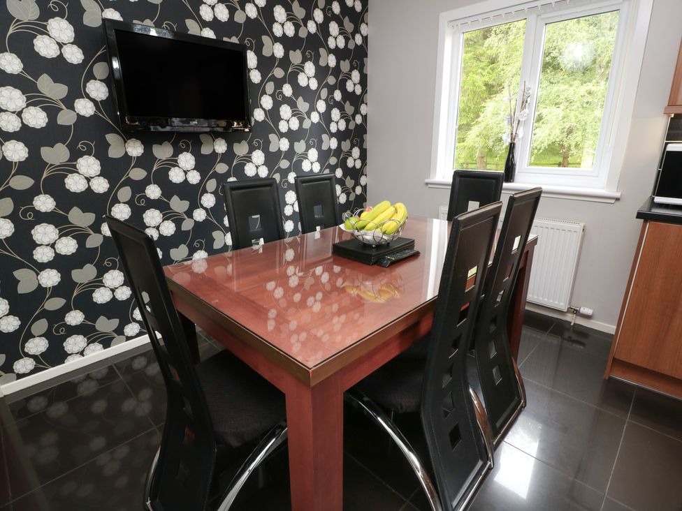 A dining room with a table and chairs at Cliff View in Perth
