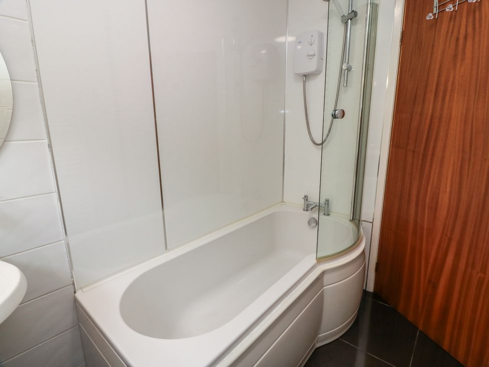 A bathroom with a bathtub and shower at Cliff View in Perth
