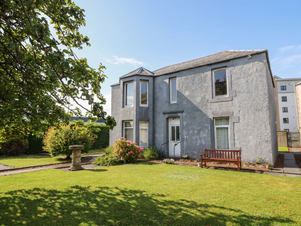 An outdoor area with a house and garden at 1 St. Catherines Cottages Perth