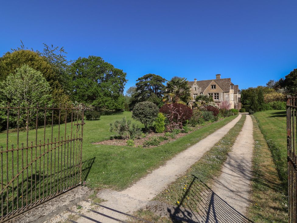 A house with a garden and driveway at Harness Rooms in Gloucester