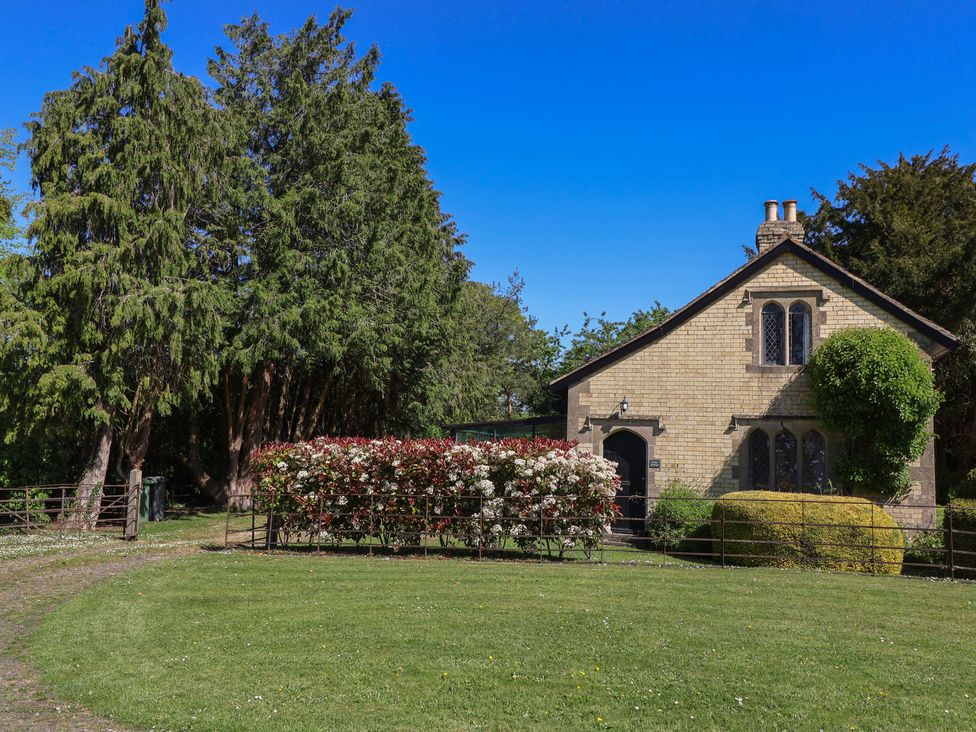 A house with a garden and flowers at The Lodge in Gloucester