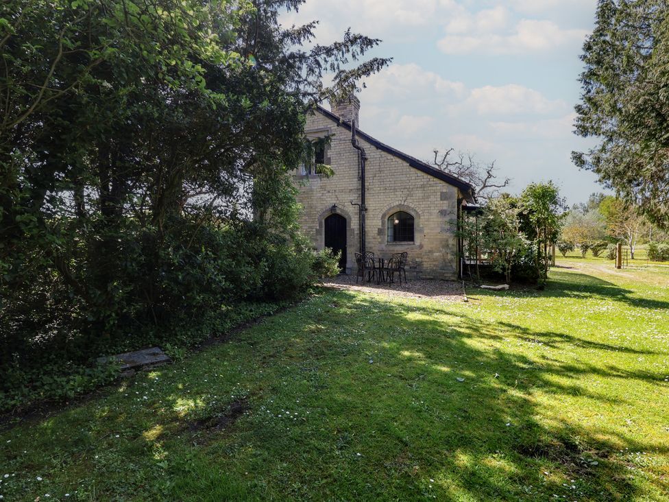 A house with a garden and seating at The Lodge in Gloucester