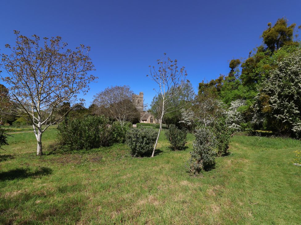 An outdoor area with trees and a building at The Lodge in Gloucester