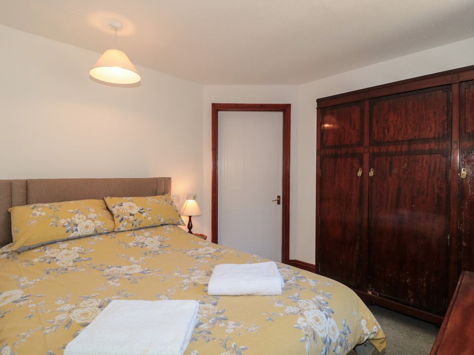 A bedroom with a bed and wardrobe at Walk Close in Gloucester