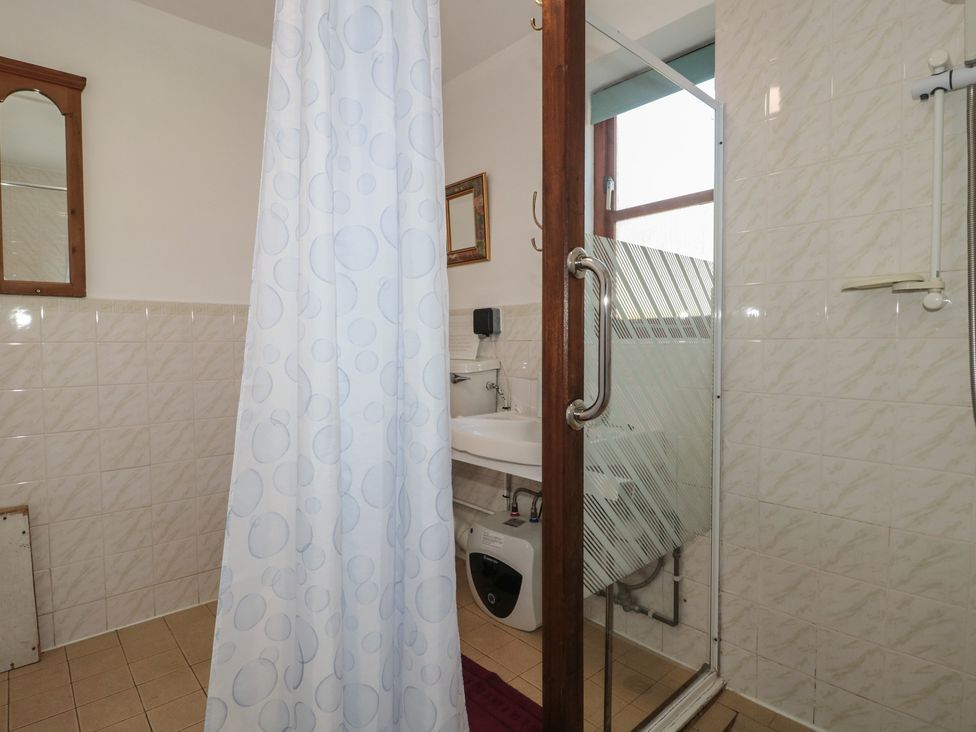 A bathroom with a shower, sink, and toilet at Walk Close in Gloucester