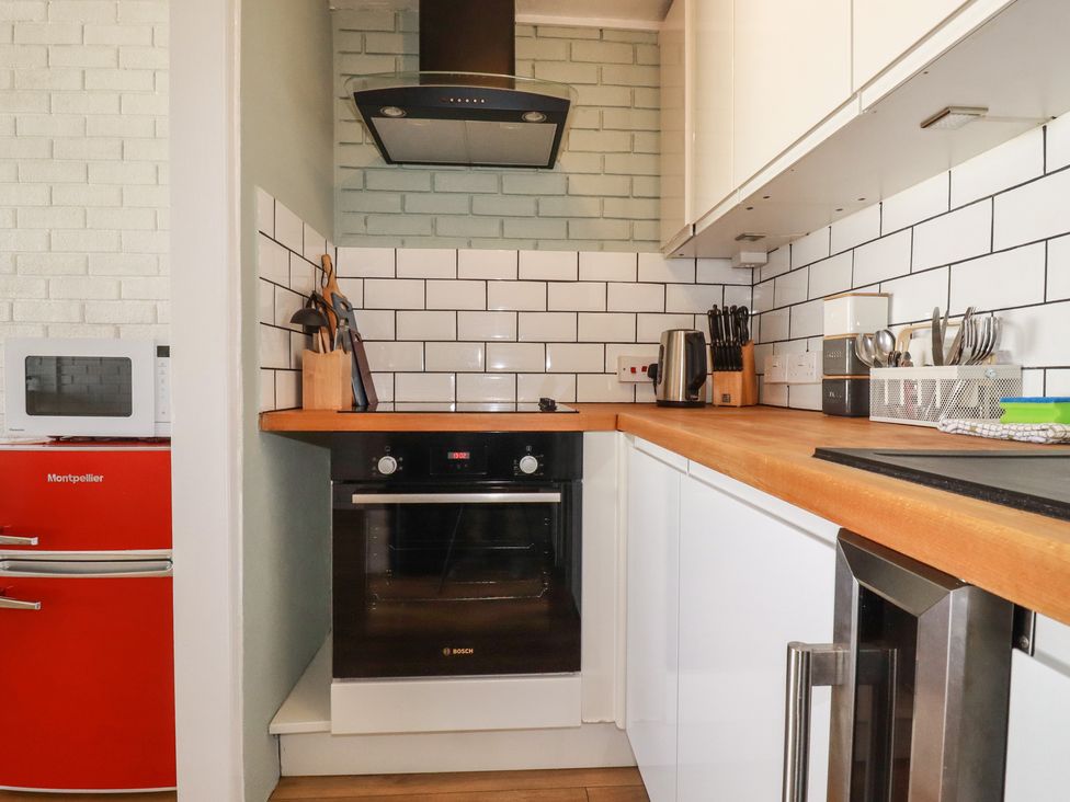 A kitchen with an oven, refrigerator, microwave and countertops at A5 Bay Apt.