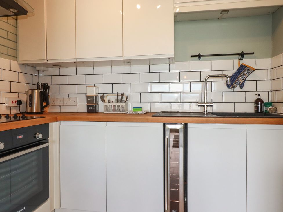 A kitchen with appliances and utensils at A5 Bay Apt.