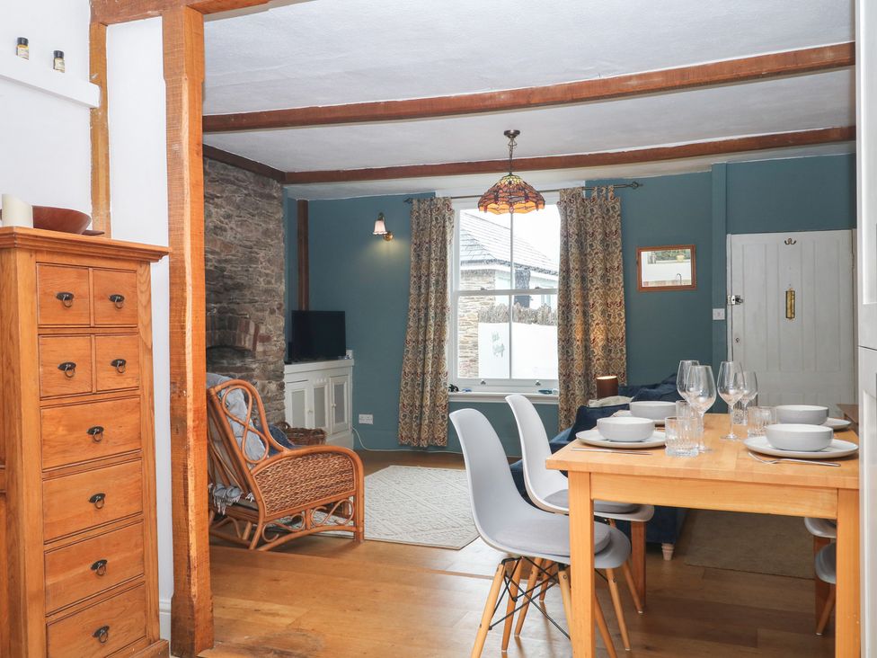 A dining room with a table and chairs at Tiller Cottage in Dartmouth