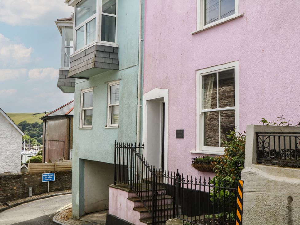 A building with a balcony on the street at Tiller Cottage in Dartmouth