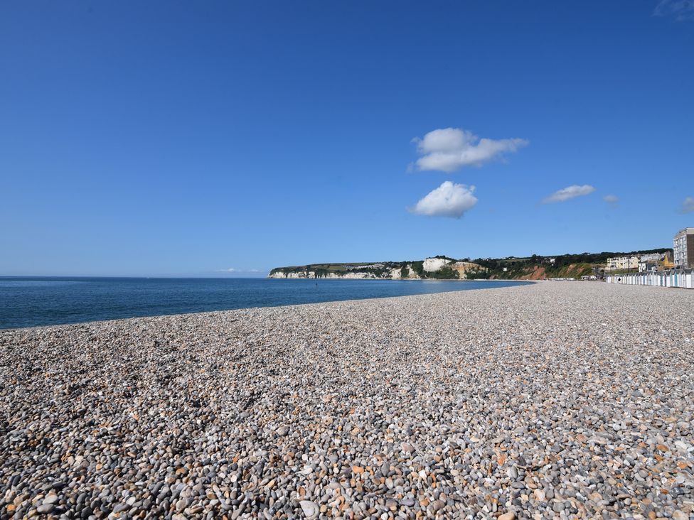 A beach with pebbles and ocean view at 2 Lyme Mews Seaton