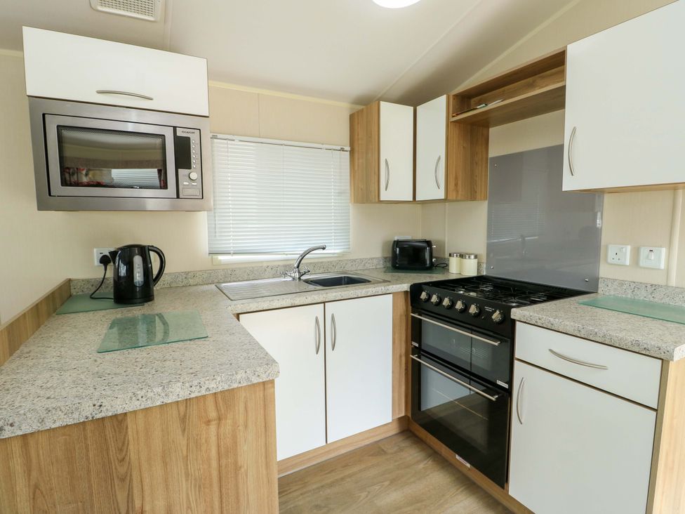 A kitchen with appliances at W629 in Abergele