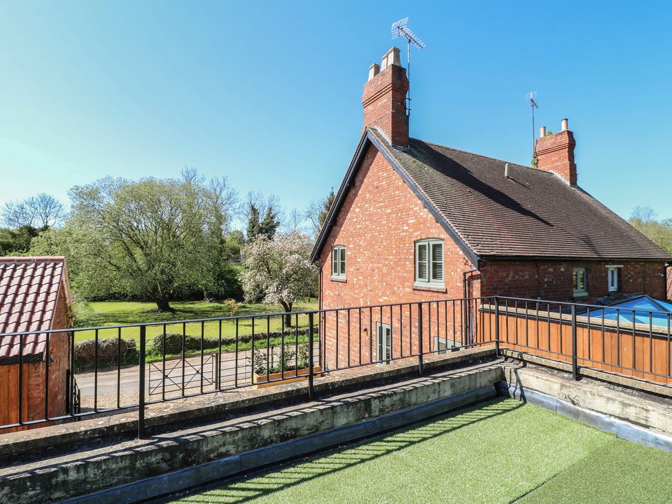 An outdoor view of a house with a balcony at Gardener’s Cottage in Oakham