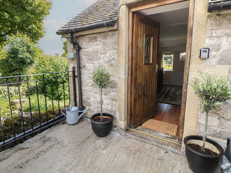 An outdoor area with a door and plants at Ivy Cottage in Matlock