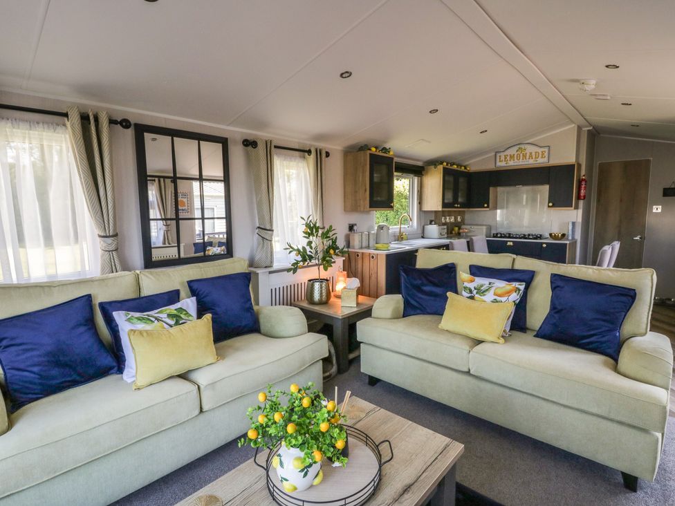 A living room with sofas and a coffee table at Santa Maria in Llandysul