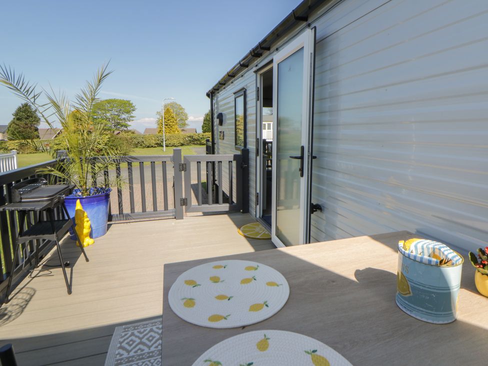 An outdoor seating area with a table and chairs at Santa Maria in Llandysul