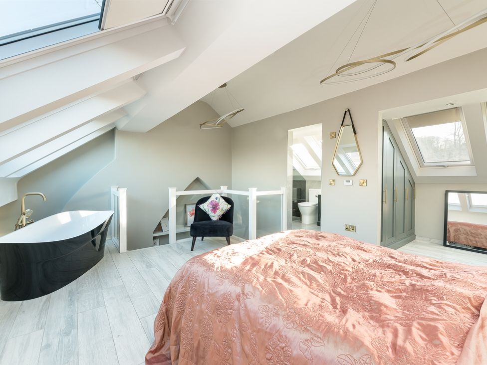 A bedroom with a bathtub and a bed at The Grand Weave House in Shipley