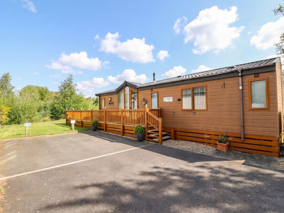 A lodge with a deck and parking area at P and M Luxury Lodge BR15 in Tattershall