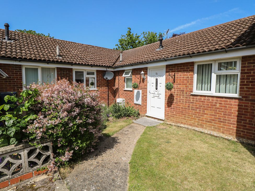 51 Colin McLean Road - Norfolk - 1202871 - thumbnail photo 2