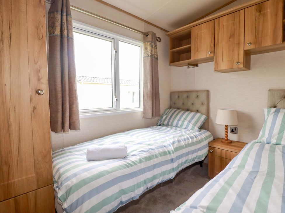A bedroom with twin beds and a window at CC2 