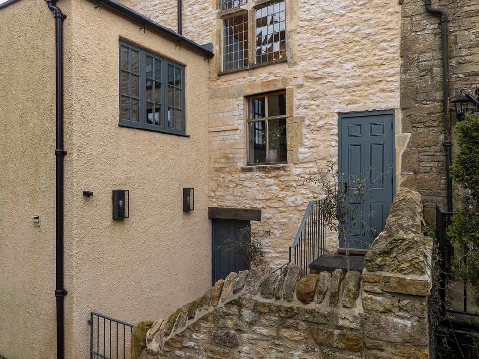 Exterior view of a house with stone wall and steps at Church Alley House Stow-On-The-Wold