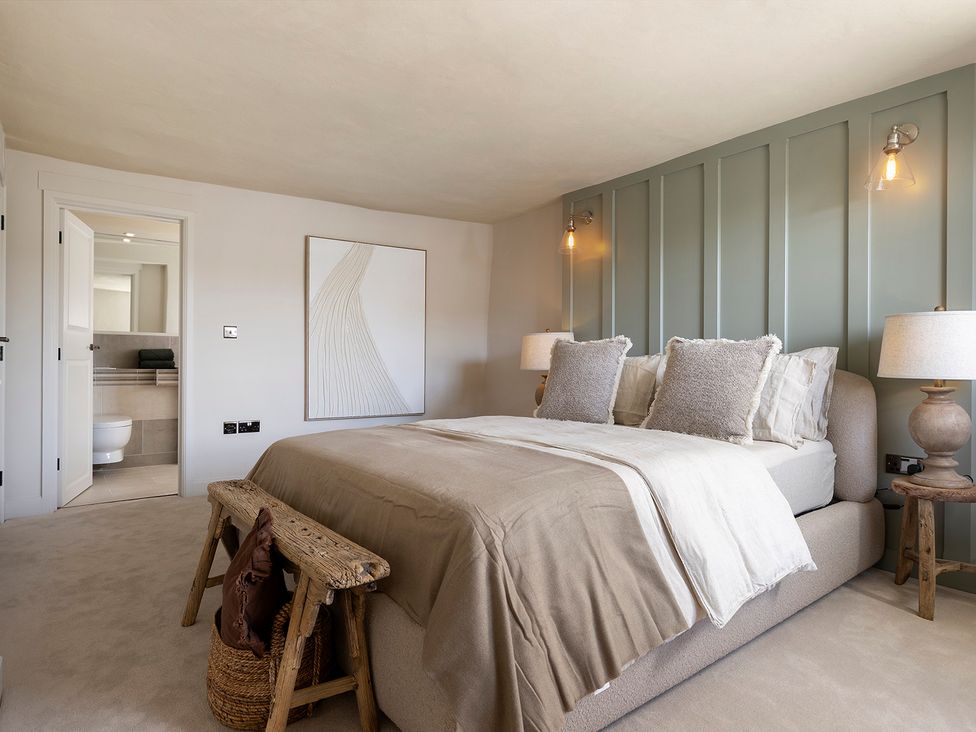 A bedroom with a bed and access to an ensuite bathroom at Church Alley House in Stow-On-The-Wold