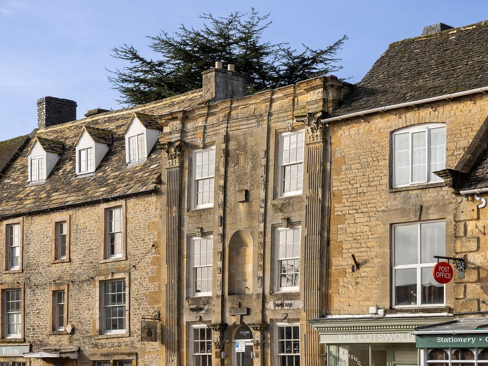 A building facade with windows and storefront at Church Alley House in Stow-On-The-Wold