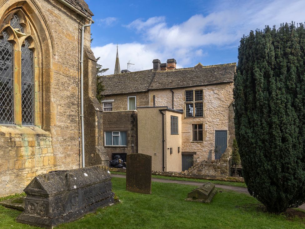 A church and graveyard with tombstones at Church Alley House Stow-On-The-Wold