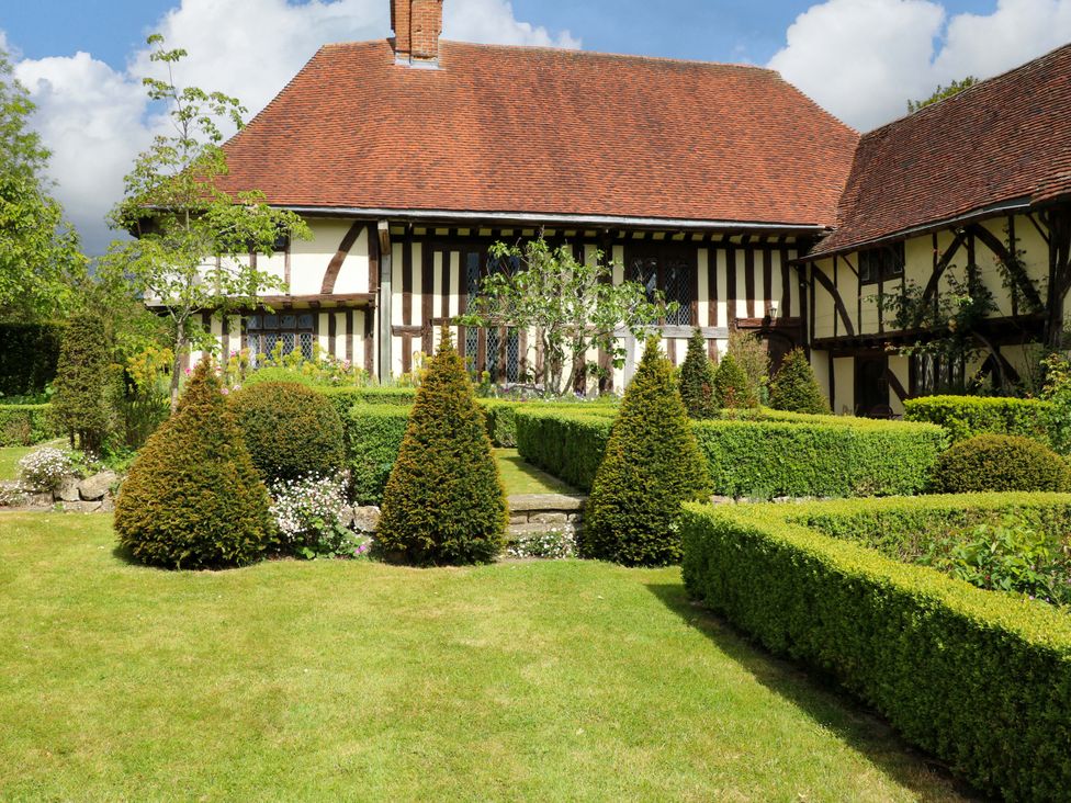 A house with a garden at Dukes Place 