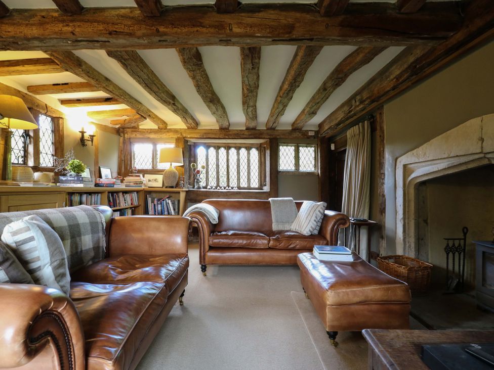 A living room with leather furniture and a fireplace at Dukes Place 