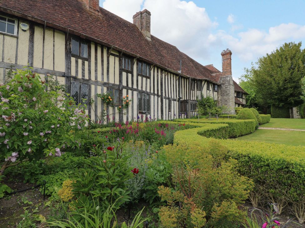 A house with a garden and flower bed at Dukes Place 