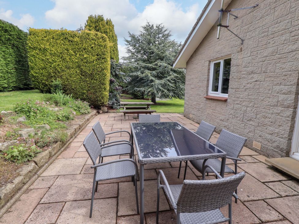 An outdoor patio with table and chairs at Campden in Rennington near Embleton