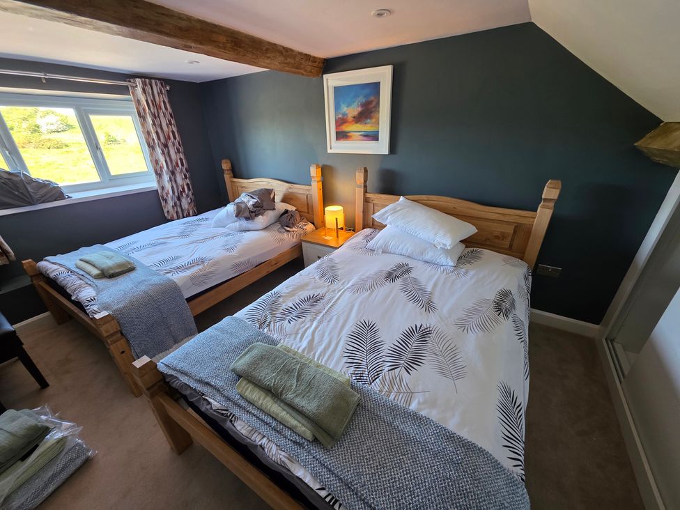 A bedroom with two single beds at Pant in Holyhead