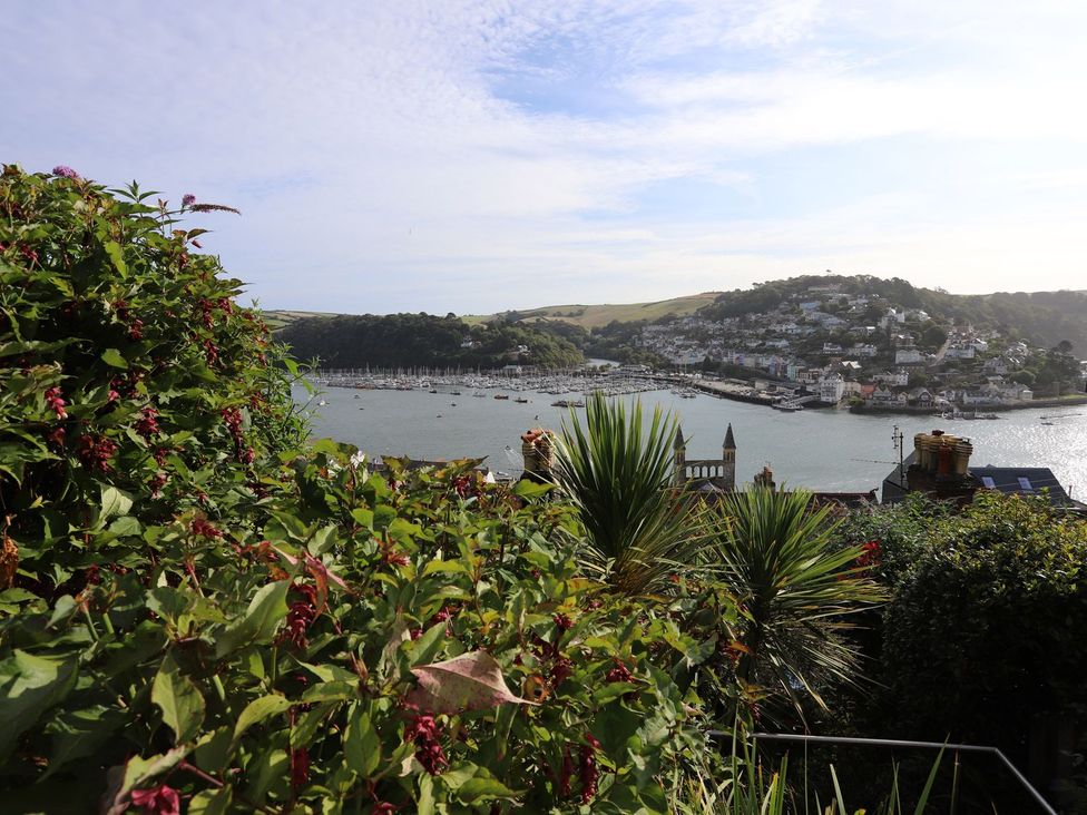 A view of the river with boats and buildings at Dart Views in Dartmouth