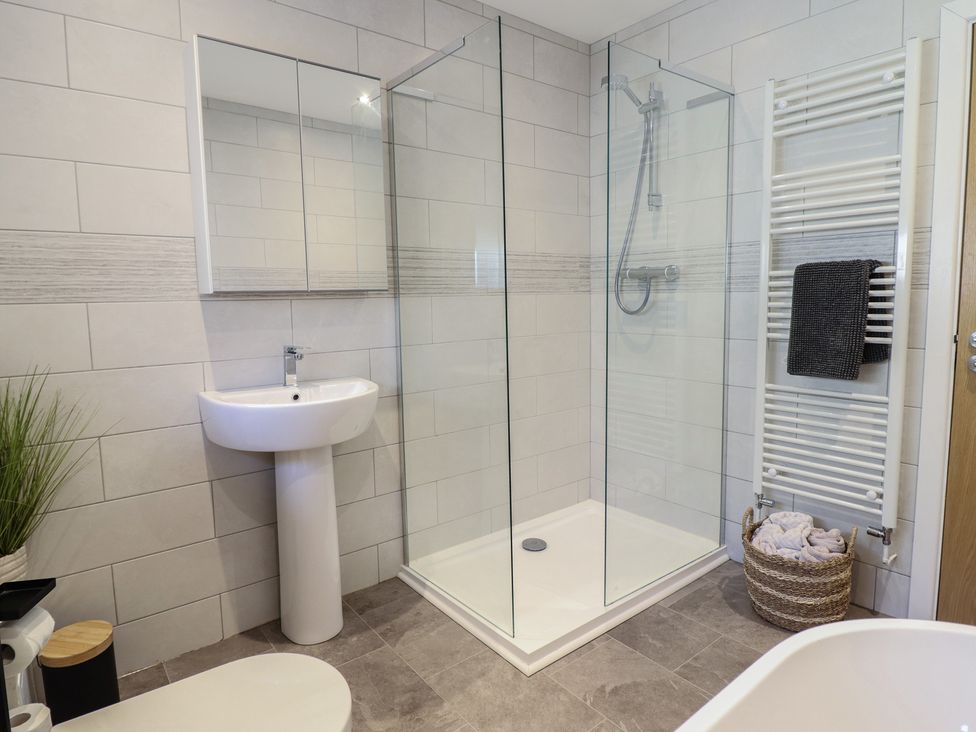 A bathroom with a shower and sink at Tyn Y Weirglodd in Deiniolen