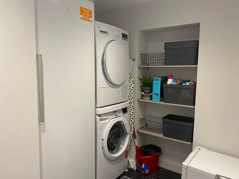 A laundry room with a washing machine and dryer in Lonsdale House Bowness-On-Windermere