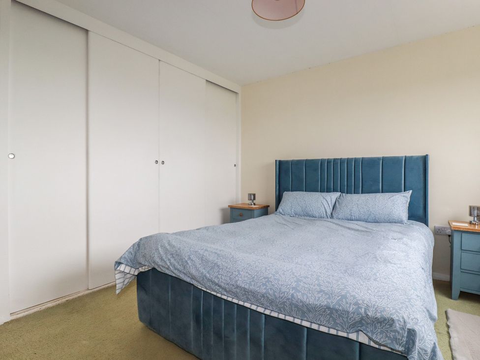 A bedroom with a bed and bedside tables at 7 Chycoose Parc