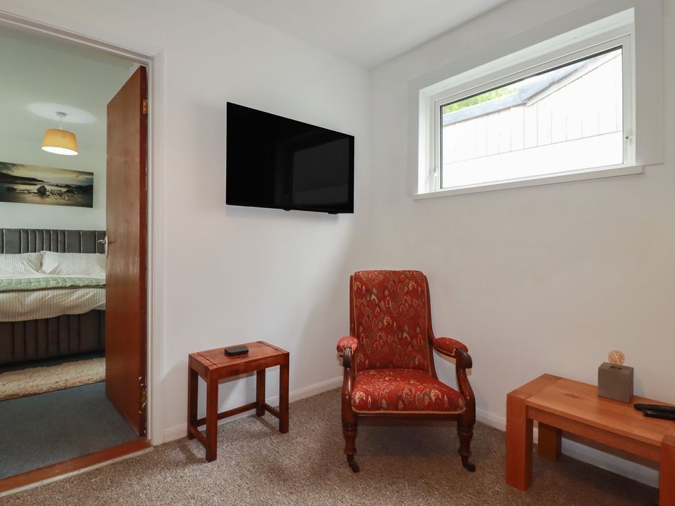 A living room with a TV and chairs at 7 Chycoose Parc