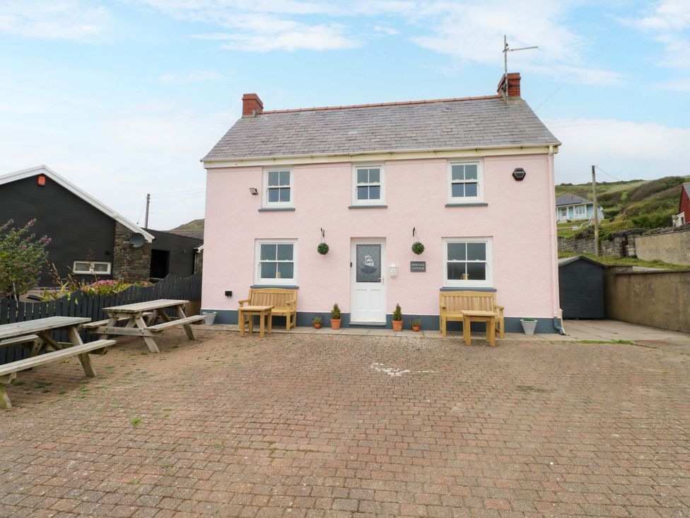 A house with benches and a pathway at Newgale Cottage in Newgale
