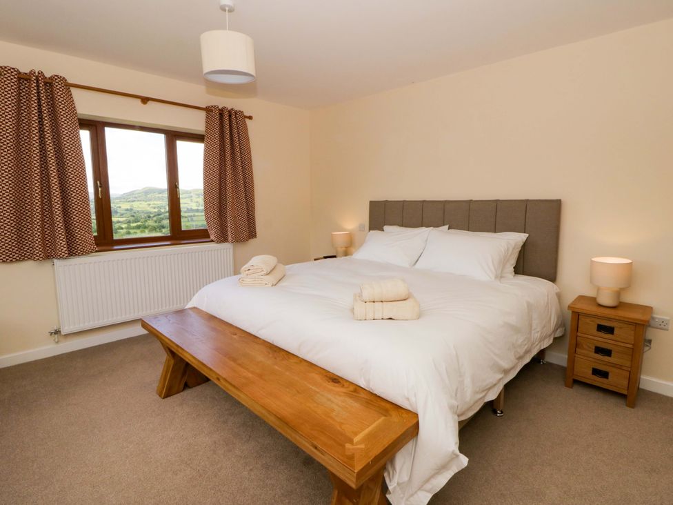A bedroom with a bed and a table in Yr Onnen 