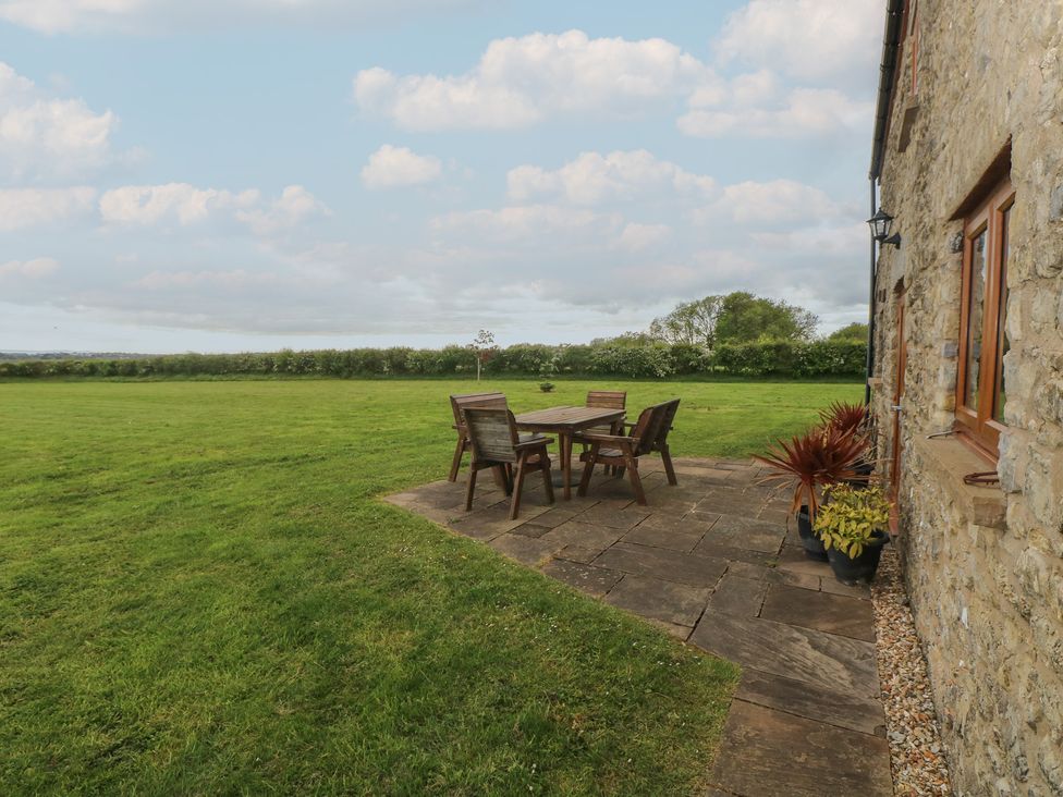 An outdoor patio with table and chairs at The Gallops in Barry