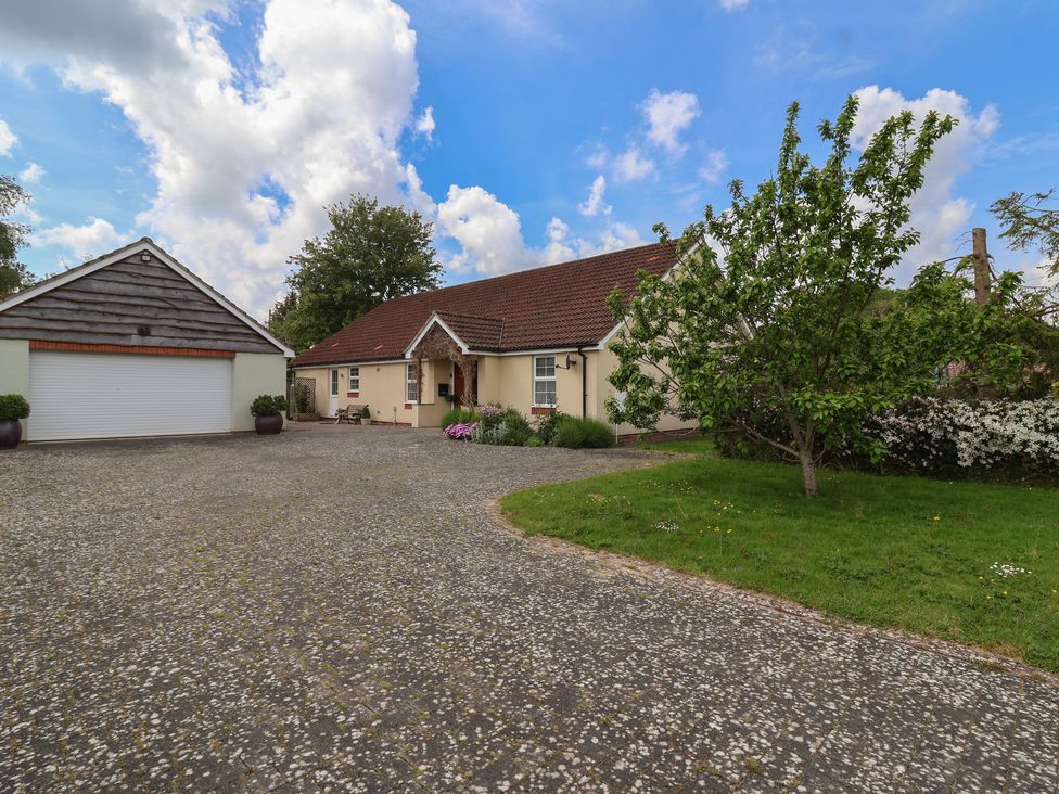 A house and garage with a driveway at Villina in Somerton