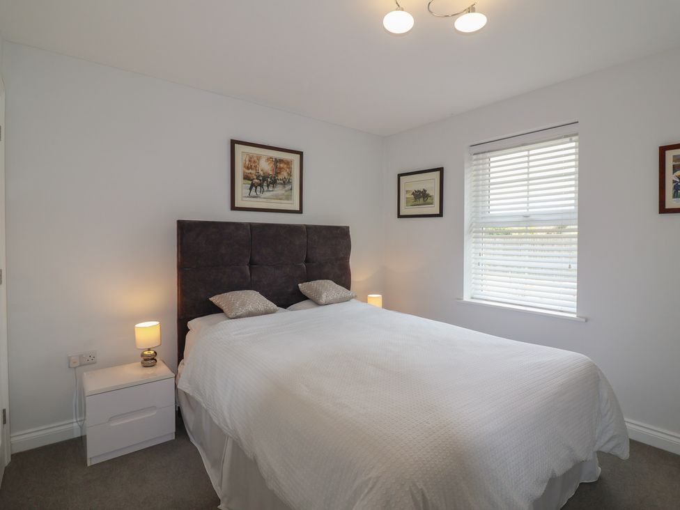 A bedroom with a bed and bedside lamps at Villina in Somerton