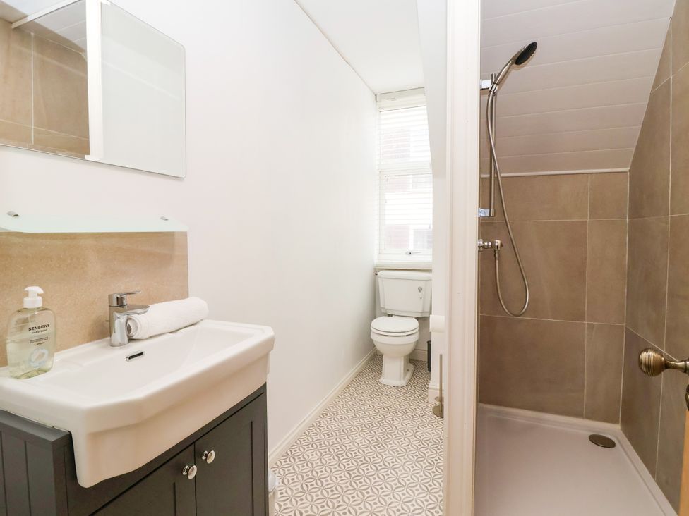 A bathroom with a sink, toilet, and shower at Sunrise Lodge in Bridlington