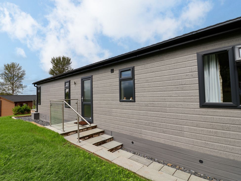 An outdoor view of a house with windows and steps at Beach Lodge in Lloc