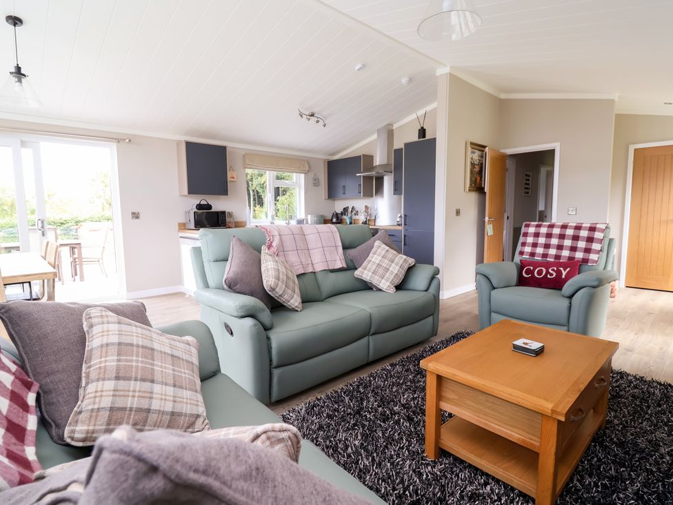 A living room with a sofa and coffee table at Beach Lodge in Lloc