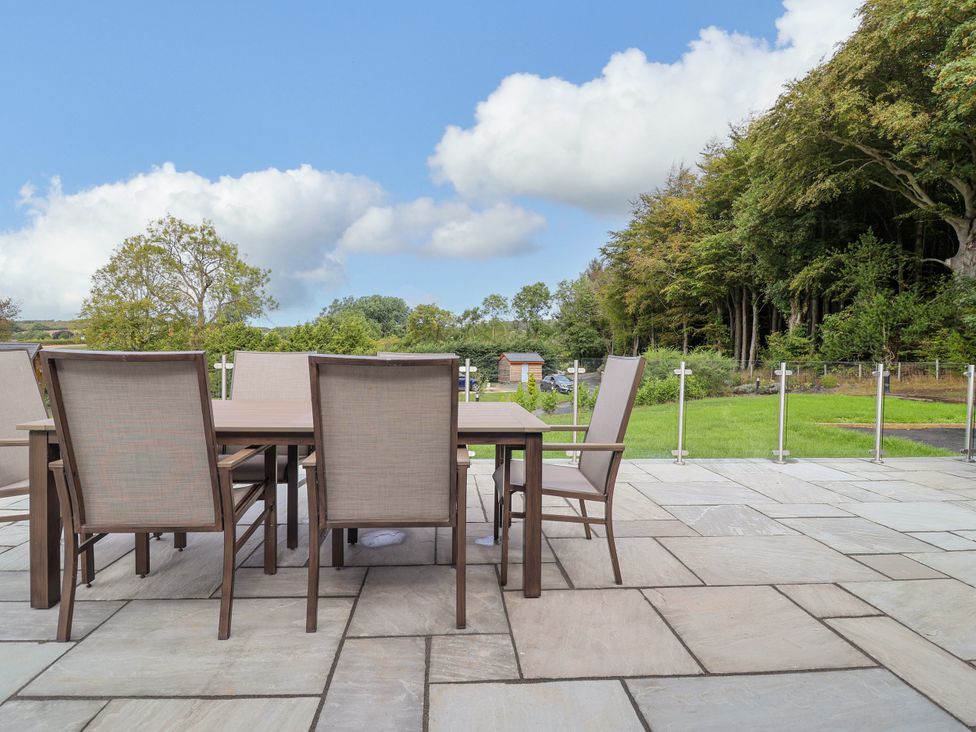 A patio with a table and chairs at Beach Lodge in Lloc